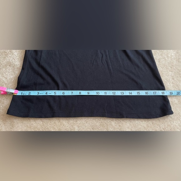 Kiara - Black V-Neck Ruched Wood Stone Bead Trim Top Tee - NEW w/ TAGS - Size M - Picture 5 of 9